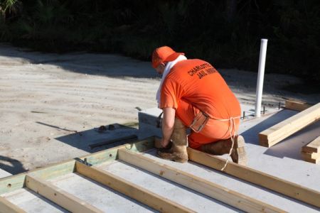 Florida inmates learn valuable job skills building homes for Habitat for Humanity