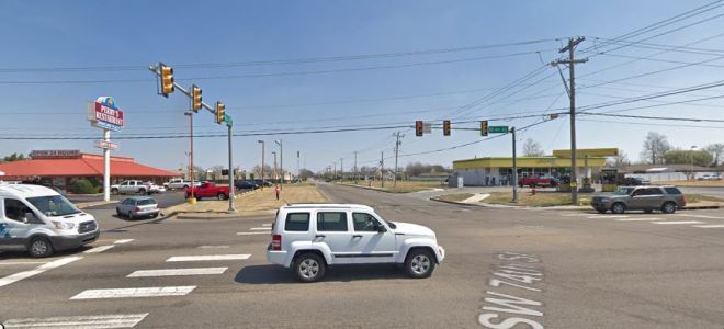 Mom arrested after 2-year-old daughter found outside alone and wandering near busy intersection