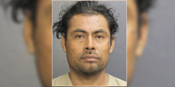Florida man who doused girlfriend with accelerant and set her on fire charged with murder (Video)