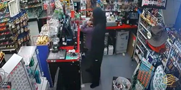 Video shows suspect putting knife to convenience store clerk’s throat during Florida armed robbery