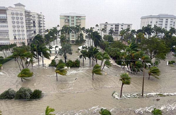 Ace News Today - Naples couple wanting to walk on the beach during Hurricane Ian curfew hours arrested