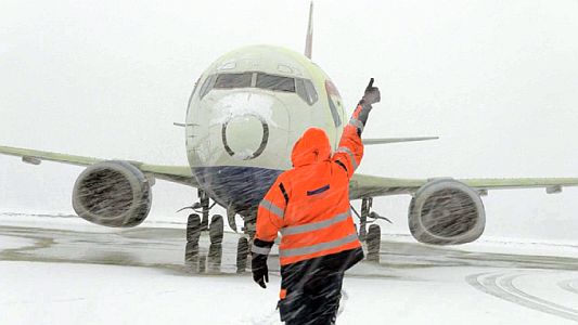 Ace News Today - Airline flight cancellations mount as winter storms hit the U.S.