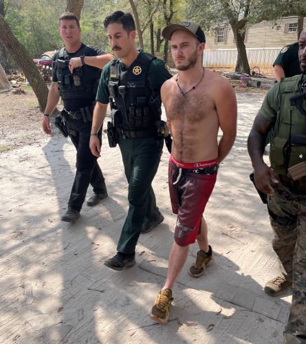 Ace News Today - K9s help capture fleeing Florida man wanted on several felony warrants including Aggravated Assault, Firing Missiles Into An Occupied Conveyance & Discharging A Firearm In Public