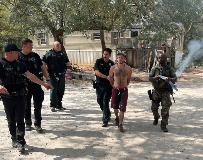Ace News Today - K9s help capture fleeing Florida man wanted on several felony warrants including Aggravated Assault, Firing Missiles Into An Occupied Conveyance & Discharging A Firearm In Public