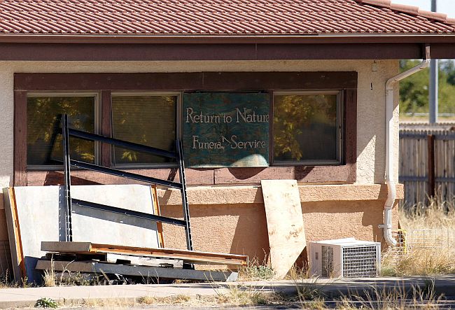 Ace News Today - Colorado funeral home owners who left 190 corpses to rot in abandoned facility returned to Colorado to face charges