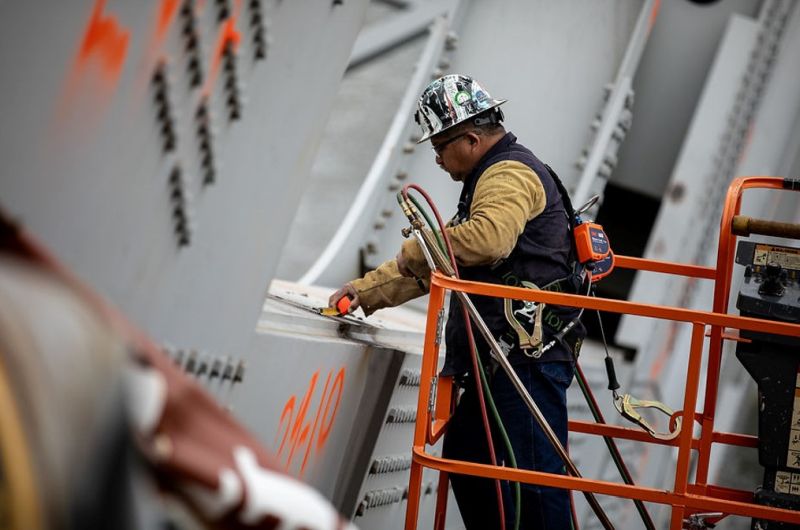 Ace News Today - Salvage crews prepping to remove last remnants of collapsed Key Bridge from the Dali