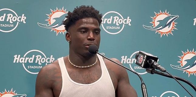 Ace News Today - Miami Dolphins’ Tyreek Hill detained, handcuffed by police prior to season opening game - Image credit: Twitter

