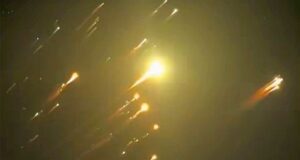 Up in the sky! Drones? UFOs? No, a SpaceX rocket explodes during launch again (Video)