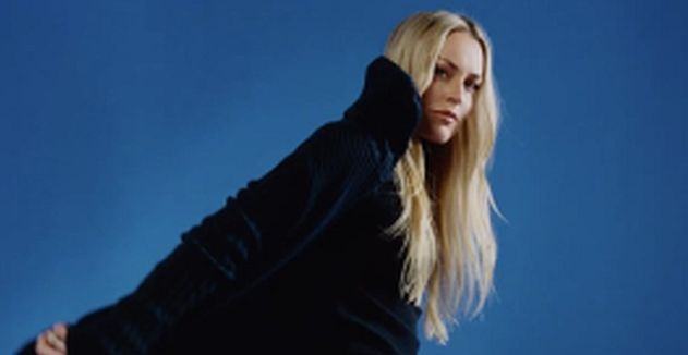 Lindsey Vonn crashes in her final downhill World Cup race, airlifted with injuries